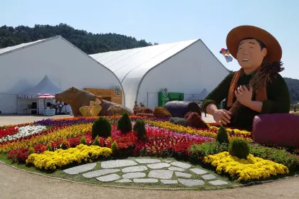 Bigger view of TerraCottem Universal in flower beds, Goesan International Organic EXPO, South Korea.