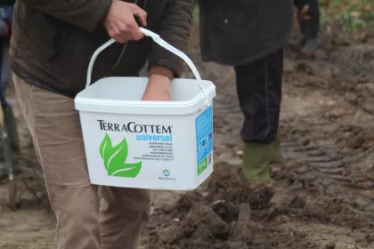Bigger view of TerraCottem bvba steunt het bi-ventiel bos