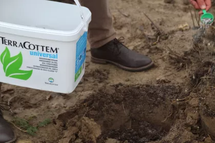 Bigger view of TerraCottem bvba steunt het bi-ventiel bos