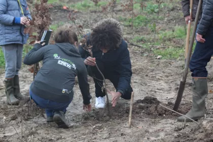 Bigger view of TerraCottem bvba steunt het bi-ventiel bos
