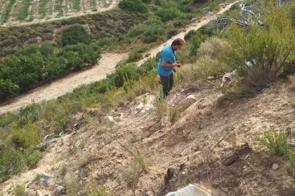 Bigger view of Jaime Coello guiar a los socios del proyecto.