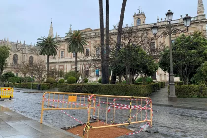 Bigger view of More shade in front of Seville’s Archives of the Indies