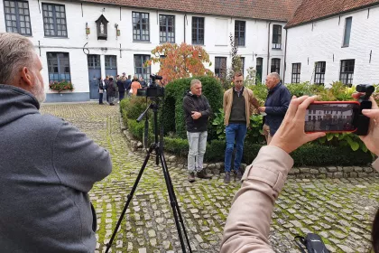 Bigger view of INTERVIEW: John Adam en Stefaan De Smet delen hun passie voor bebloeming in de stad Oudenaarde, de gemeente met lovenswaardige bloemeninitiatieven