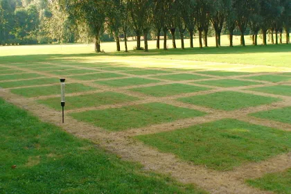 Bigger view of We aim at endorsing and certifying our product's benefits by Universities and independent laboratories - turf trial at Happy Golf, Waregem (Belgium).